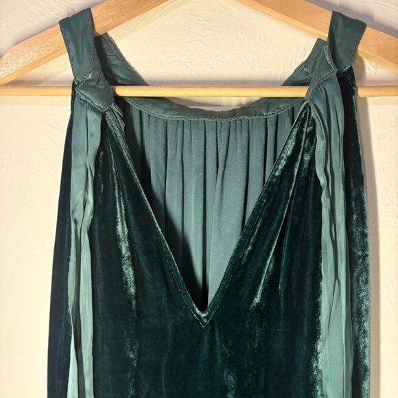 NWT Emerald green velvet backless dress with tie detail - Picture 6 of 8
